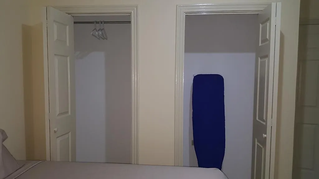 Enfield Apt 12, Executive Suites Ja - Palms
