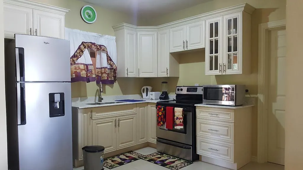 דירה Enfield Apt 12, Executive Suites Ja - Palms