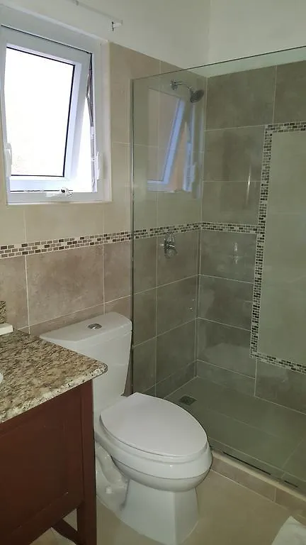 Enfield Apt 12, Executive Suites Ja - Palms