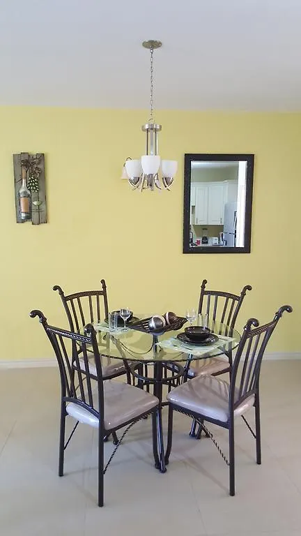 Enfield Apt 12, Executive Suites Ja - Palms