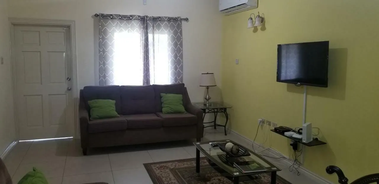 Enfield Apt 12, Executive Suites Ja - Palms דירה