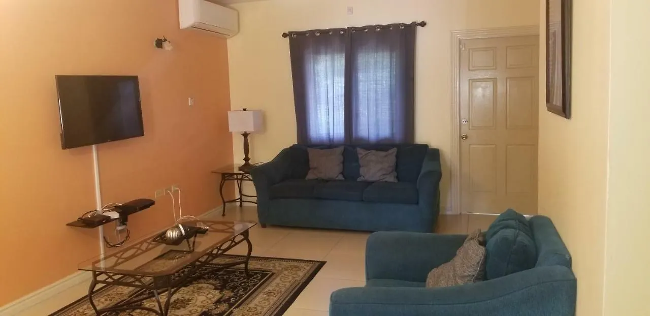 Enfield Apt 12, Executive Suites Ja - Palms דירה